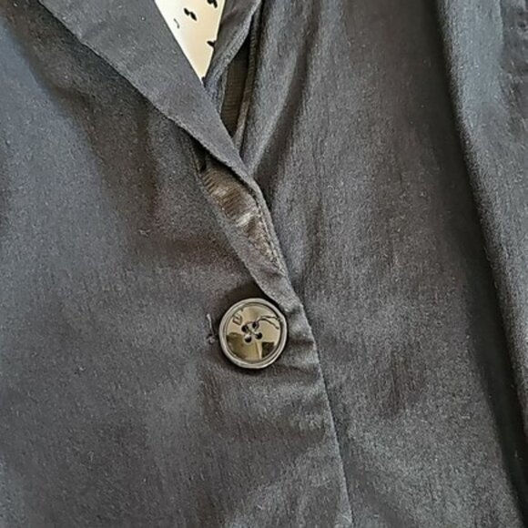 Torrid Women's Black Suit Jacket Blazer Size 1X Tuxedo Style Office Ruche Sleeve - Picture 3 of 16